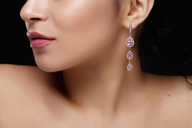 long-earring-with-violet-precious-stones-hang-from-woman-s-ear_8353-5041